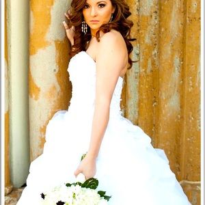 Ball gown wedding dress